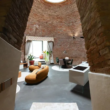 Ghiacciaia Melloni, A Charming Retreat Near Bologna Villa *